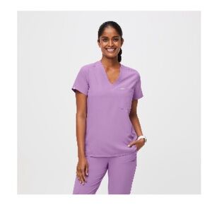 Women’s lilac dawn Catrina one pocket scrub top